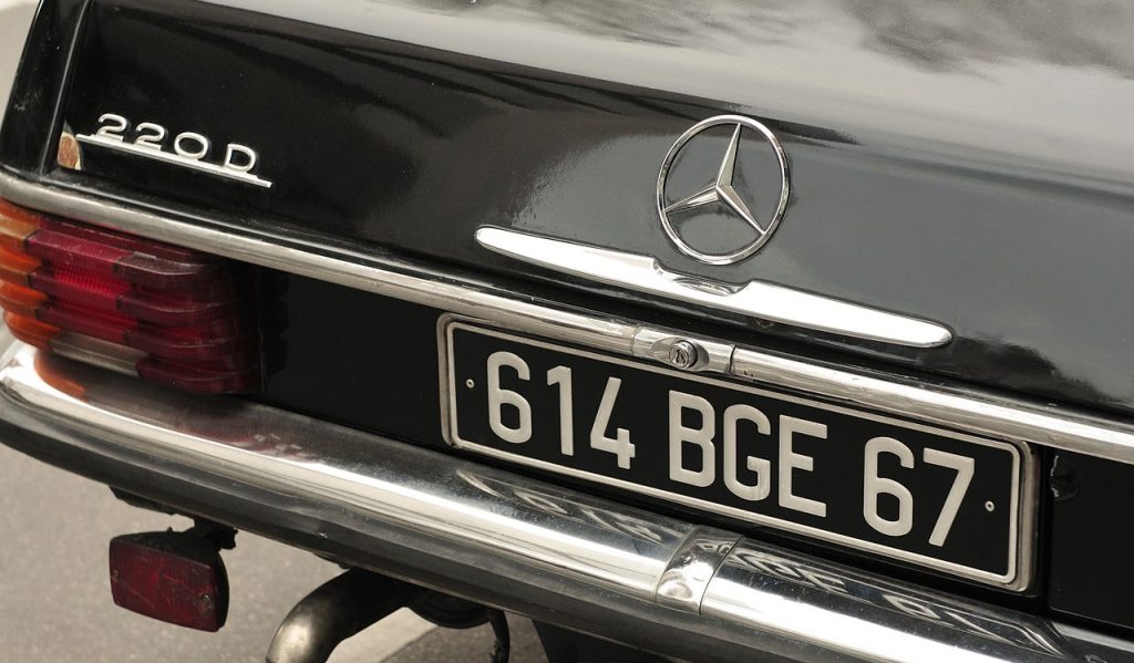 5 raisons de mettre un autocollant sur sa plaque d&rsquo;immatriculation
