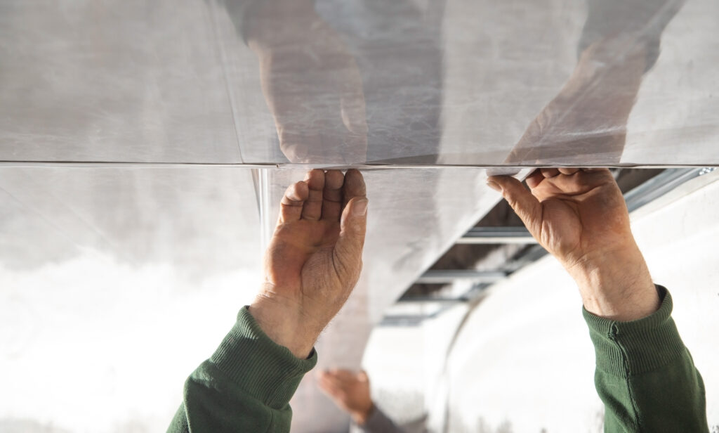 Les aspects techniques à considérer pour des plaques en polycarbonate adaptées à vos besoins